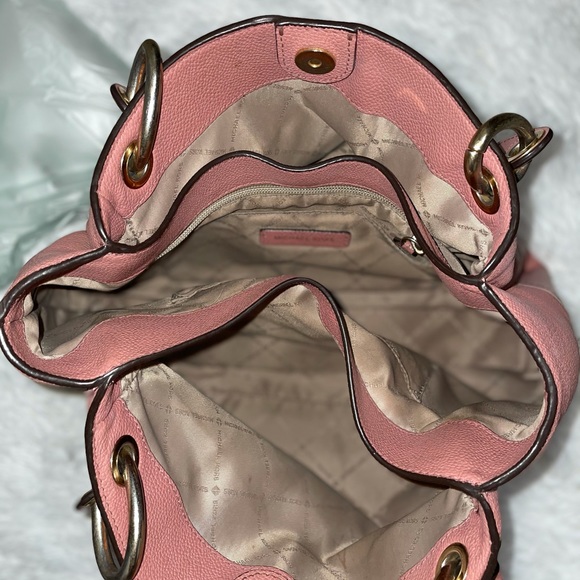 Micheal Kors Purse - Picture 5 of 8